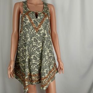 Women’s sleeveless boat neck tunic tank